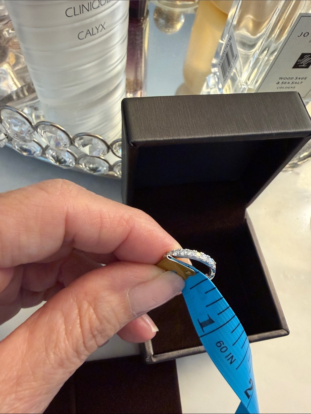 💎💎Authentic Diamond Hoop Earrings White Gold 1/2” diameter Pretty Dainty💎💎 - Picture 5 of 5